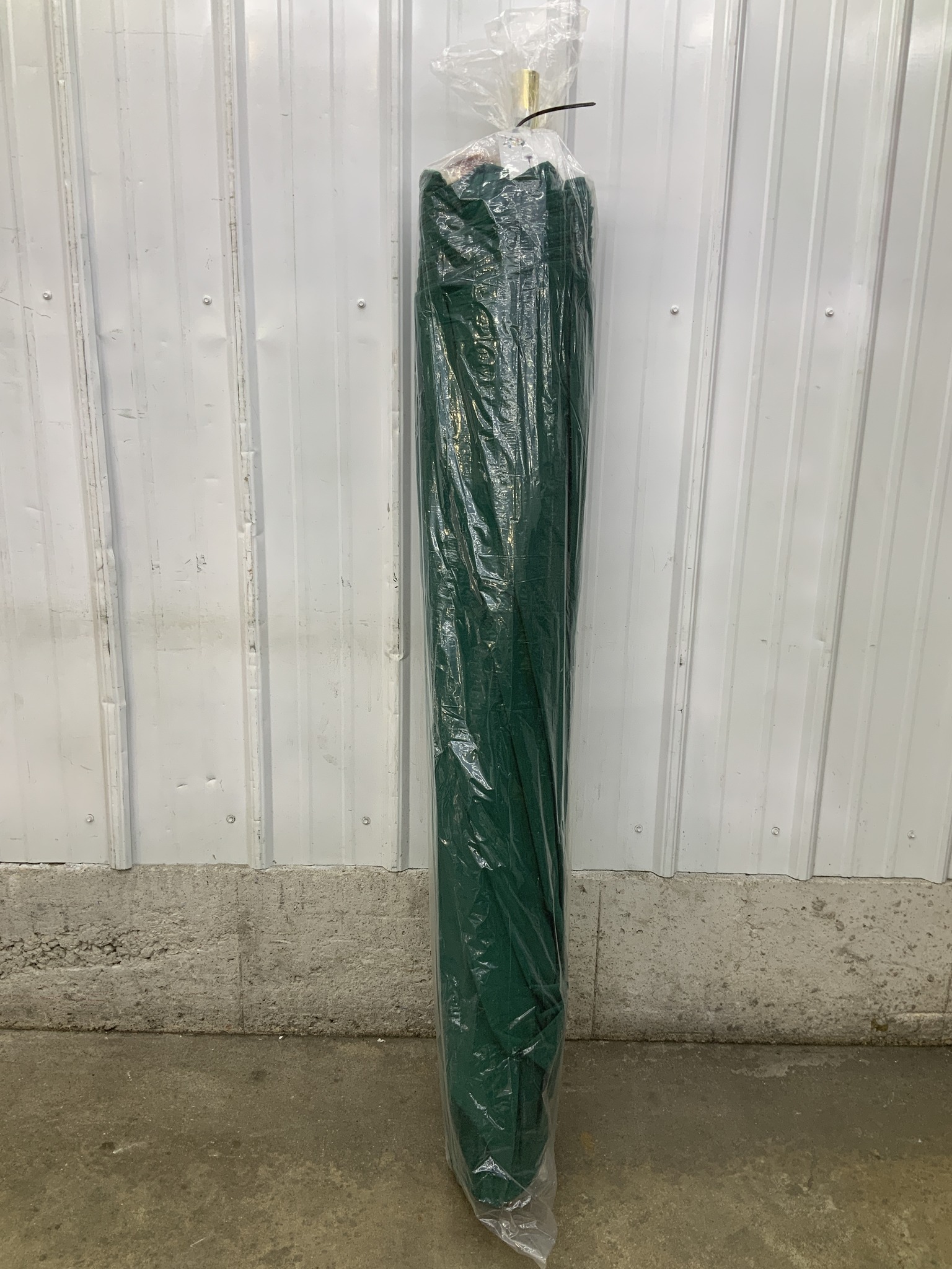 8 ft forest green patio umbrella AreShark 9 for Outdoor, Outdoor Table Umbrella with Push Button Tilt and Crank, Outdoor Patio Umbrellas with Sturdy Ribs for Market, Garden, Pool (Dark Green) and a vintage MASTERCANOPY Valance Patio Umbrella for