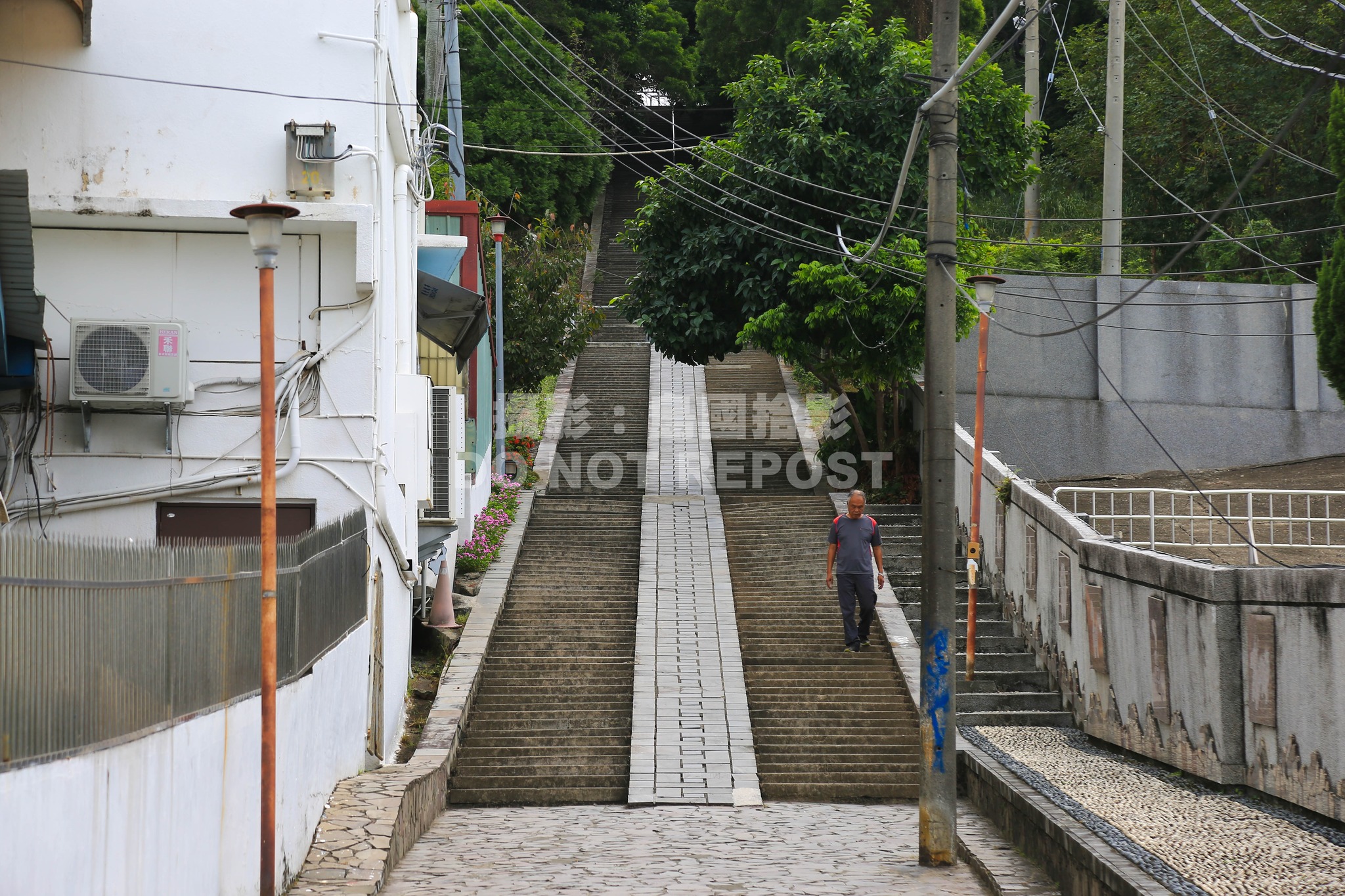 島國拾影 - #神社崎 是通往清水神社的 #後參道 俗稱，共288階，是給一般參拜民眾走的，現為從大街路通往鰲峰山公園的捷徑。 | Facebook