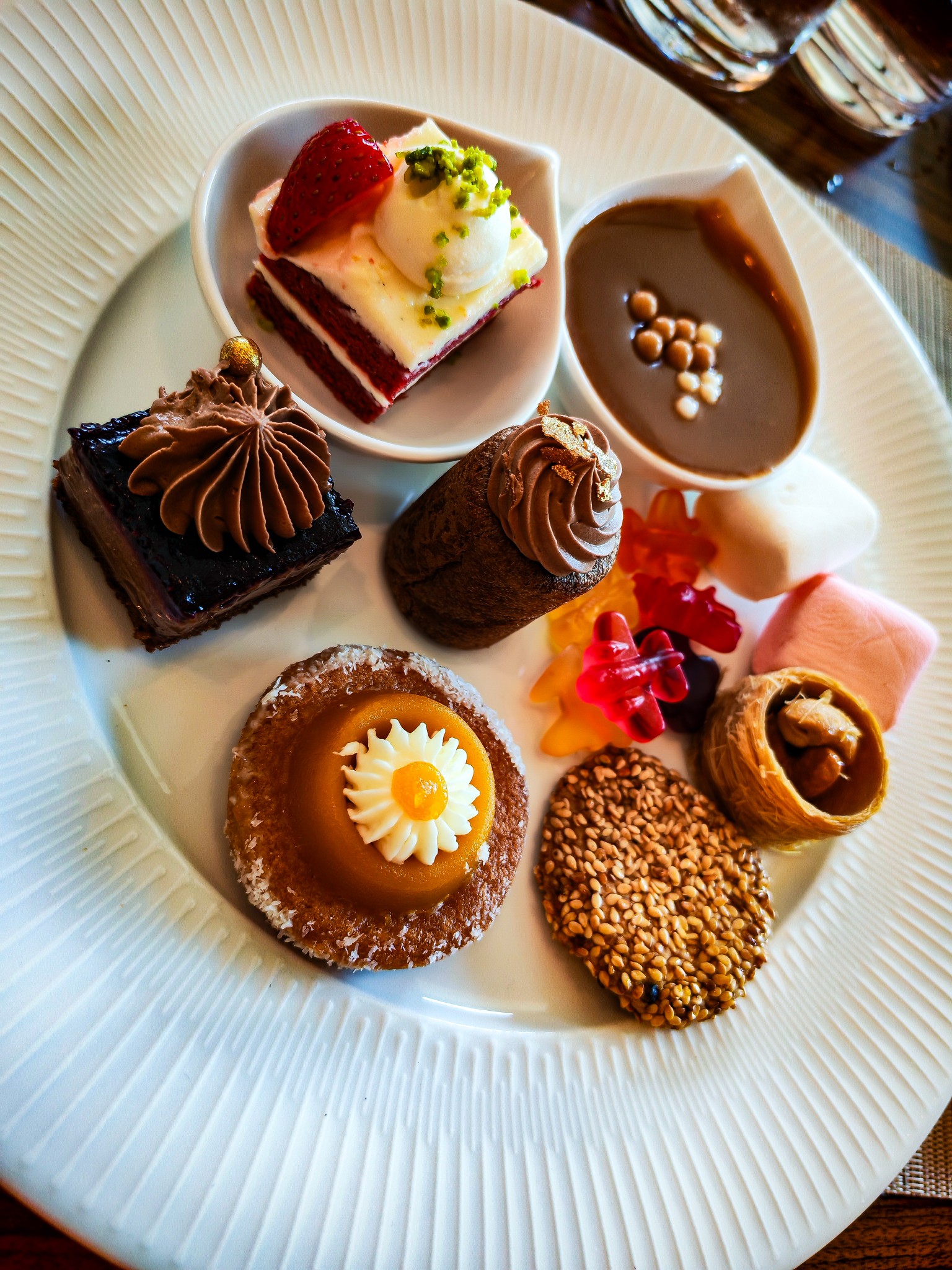 My current dessert plate 😋😋😋 Once you are foodie you always want to organize your plate to give your eyes some joy 💃💃 Did I do justice or it still looks like