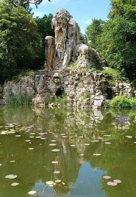 Traces of History and Archeology and Art - Appennine Colossus : Seven ...
