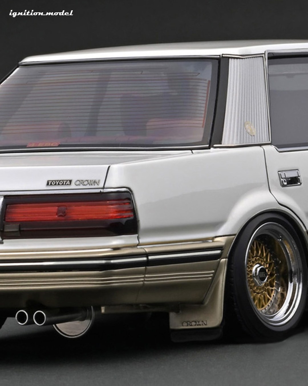 IG3826 1/18 Toyota Crown 3.0 Royal Saloon G (120) Pearl White/Gold