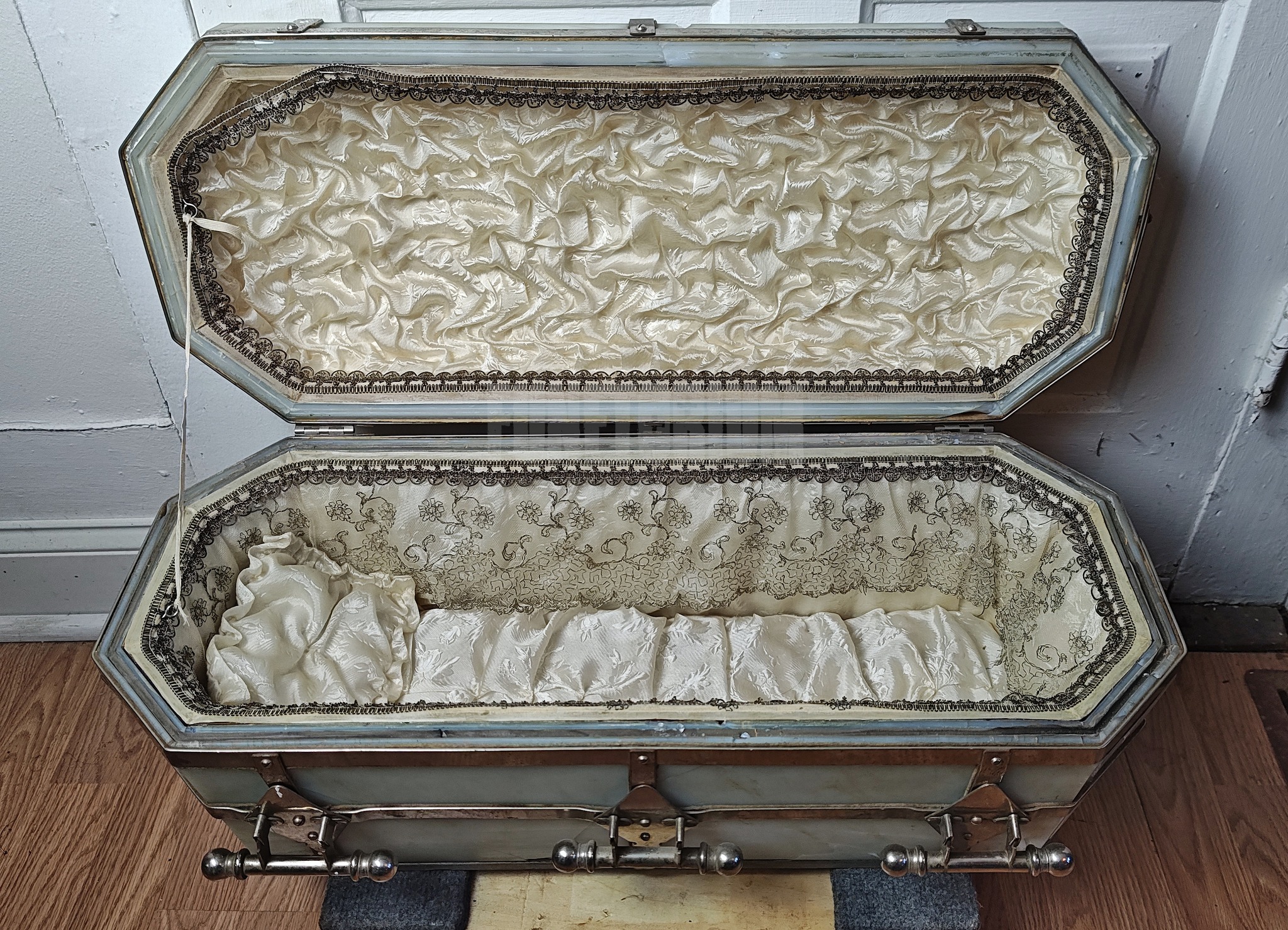 Funetorium - Late Teens - early 1920s American Glass Casket Co unused ...