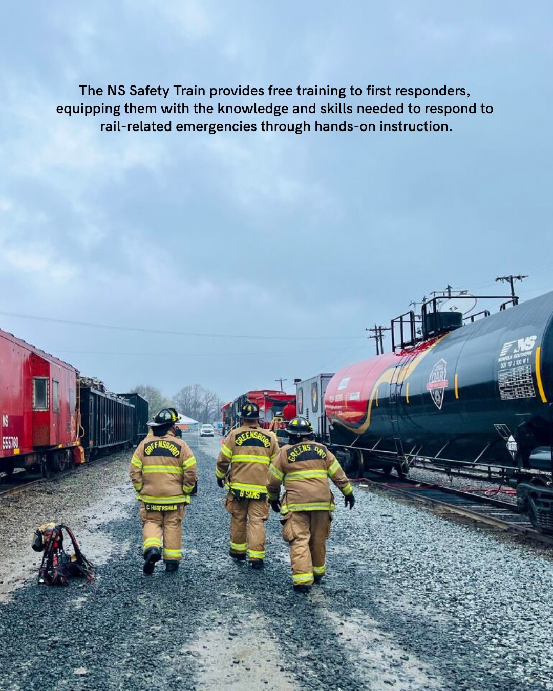 Norfolk - Norfolk Southern intermodal train #229 crosses the St Johns ...