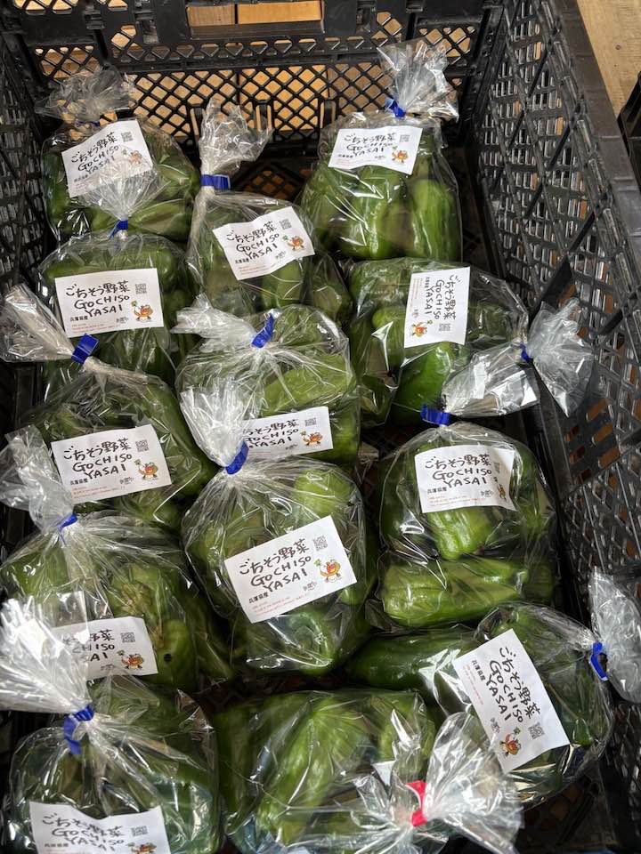 ごちそう野菜の楽農や〜。 直売所に、ヨーグルキッスメロン登場