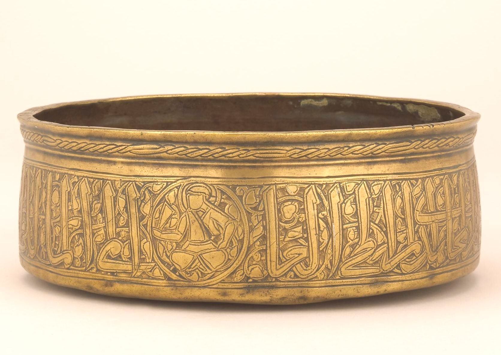 Gold- and silver-inlaid brass bowl - Discover Islamic Art ブラス