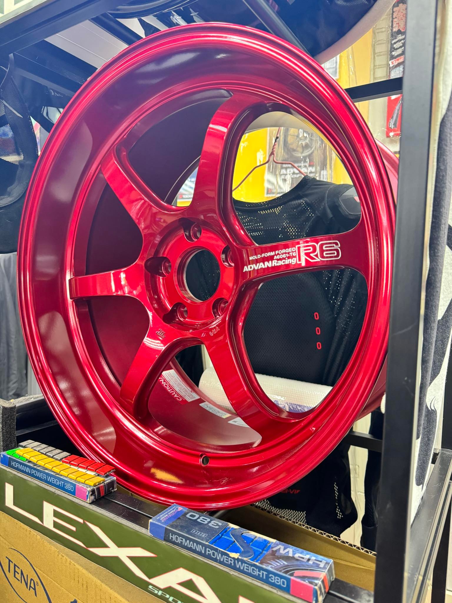 Brand : Yokohama Wheel Model : Advan Racing R6 Size : 20 x 9.5J 