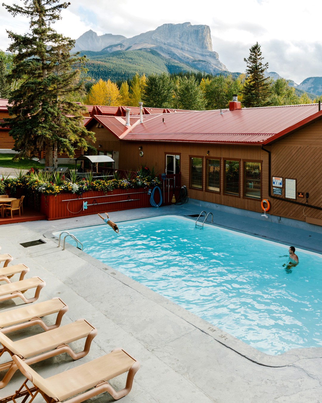 Miette Mountain Cabins - Jasper is breathtaking in the fall. 😍 Stay in ...