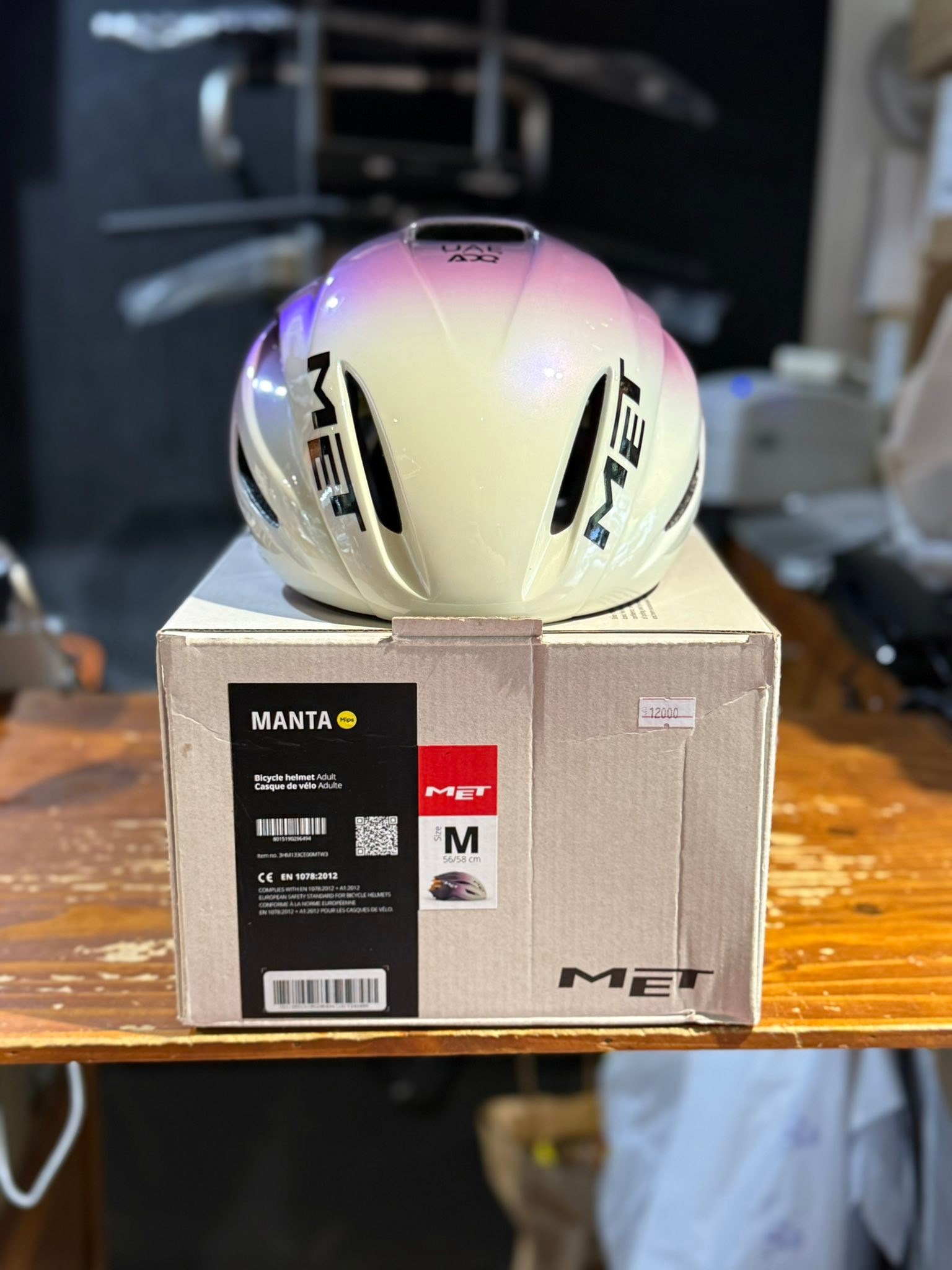 Met Manta Mips UAE Team ADG Edition 2025 Medium Size Price: 12,000 