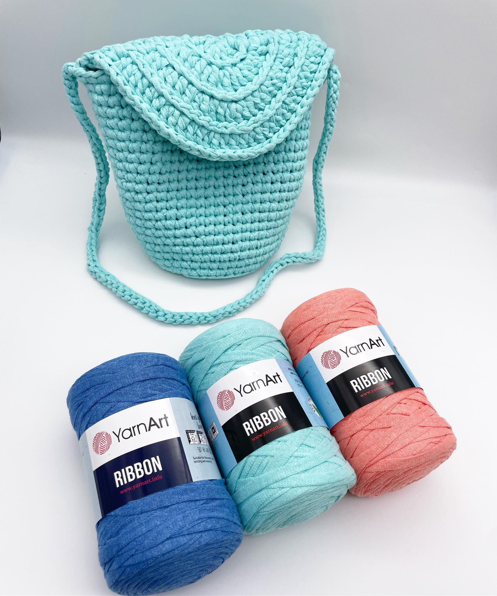What projects are suitable for ribbon-style yarn?