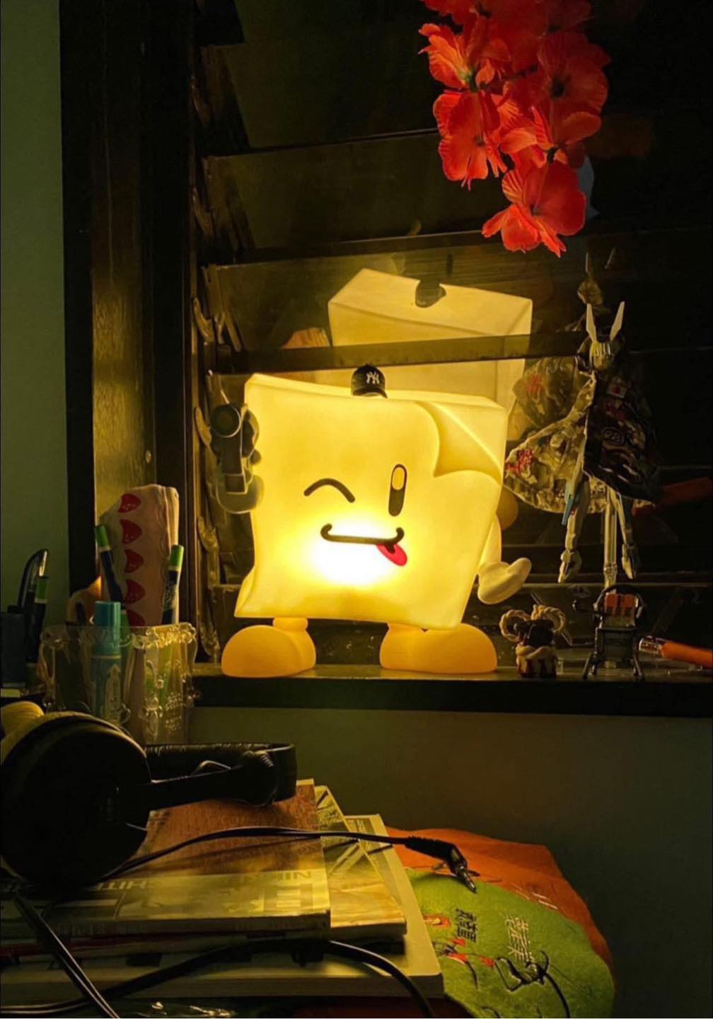 Supreme Sticky Note Molded Lamp Yellow Sticky Note Molded Lamp