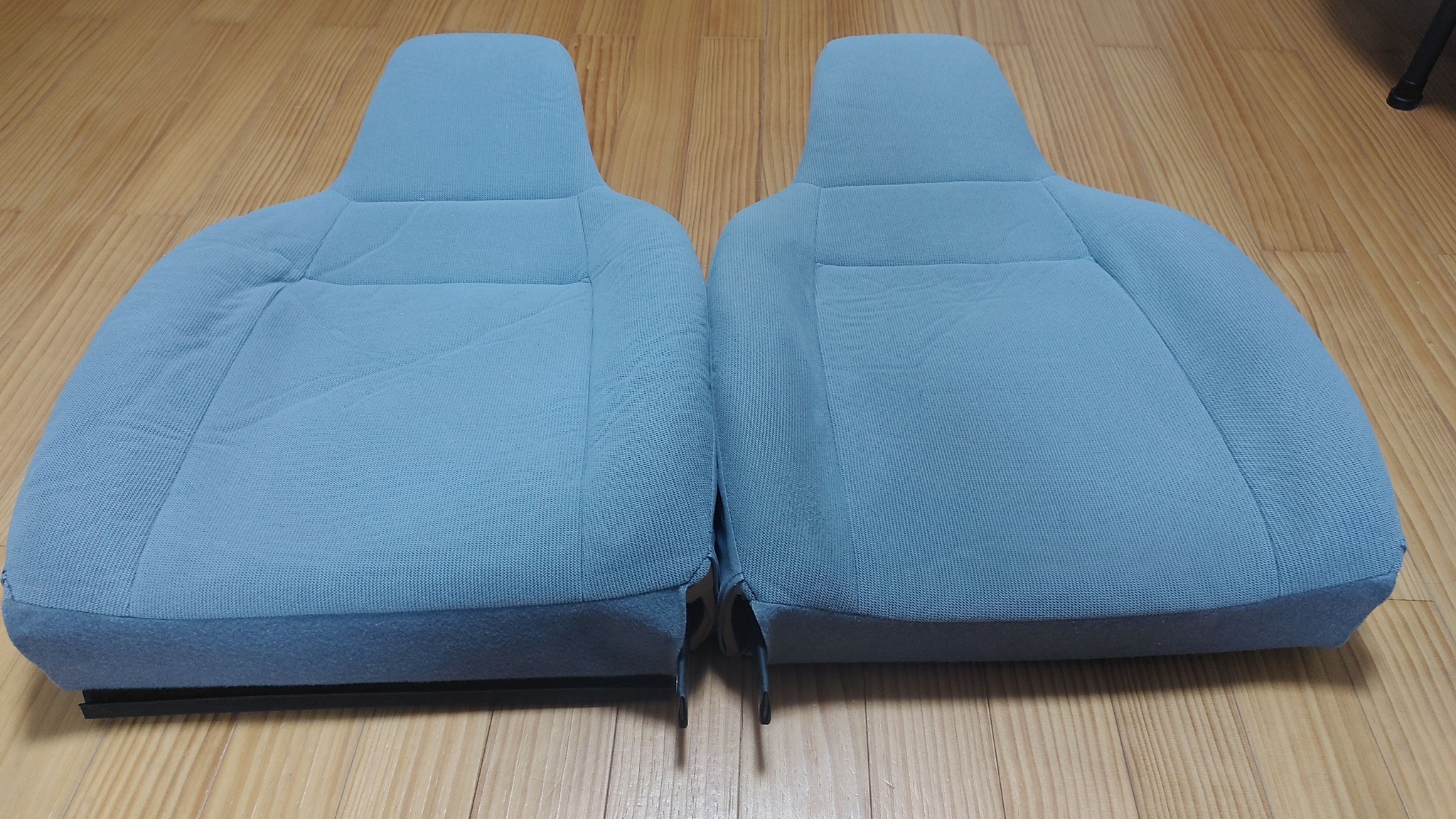 皆さんこんにちは。 縁あっていただいたサンバーバンのシートを 
