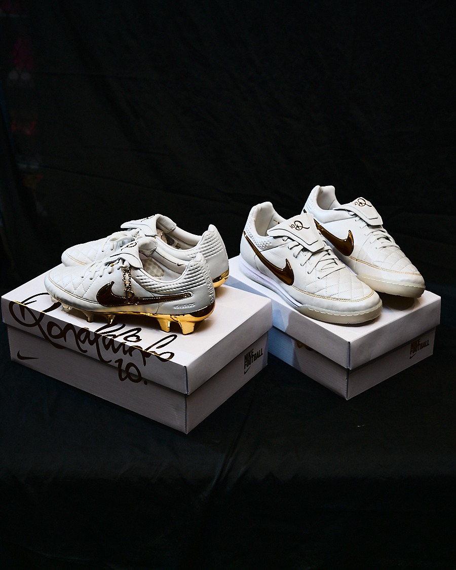 Magic like Ronaldinho. Flair like no other. Step into the Nike