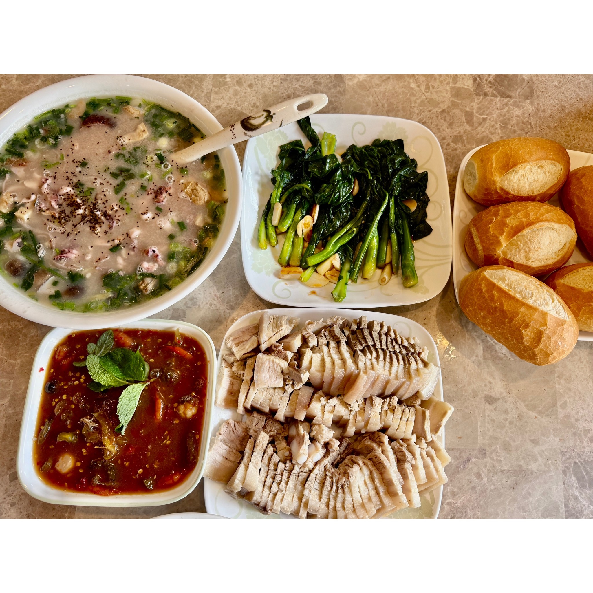 MC - [5.7.25] Bữa ăn ở nhà trước khi ra Phi trường, làm sao diet nỗi nè ...