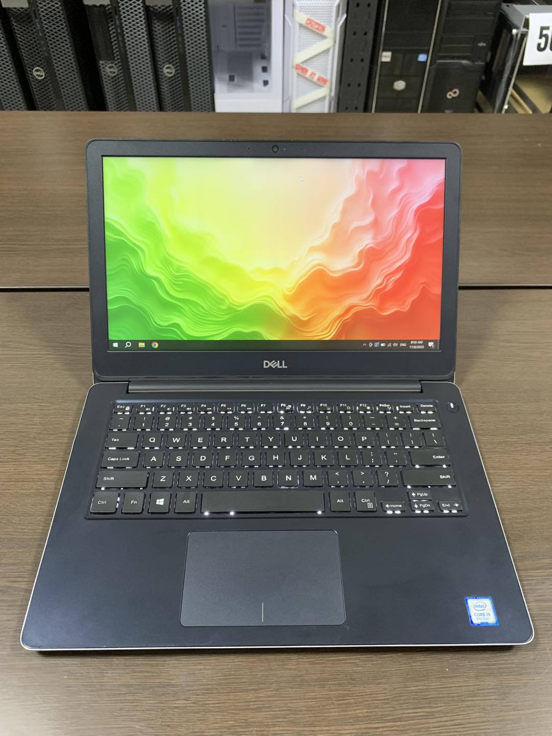 Laptop Dell Vostro 5370: -Screen : 13.3-inch FHD -Keyboard: Light