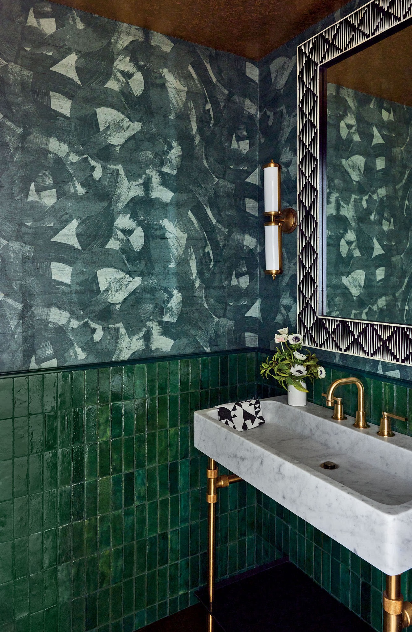 Luxe - Powder rooms take a bold turn in this roundup of striking spaces ...