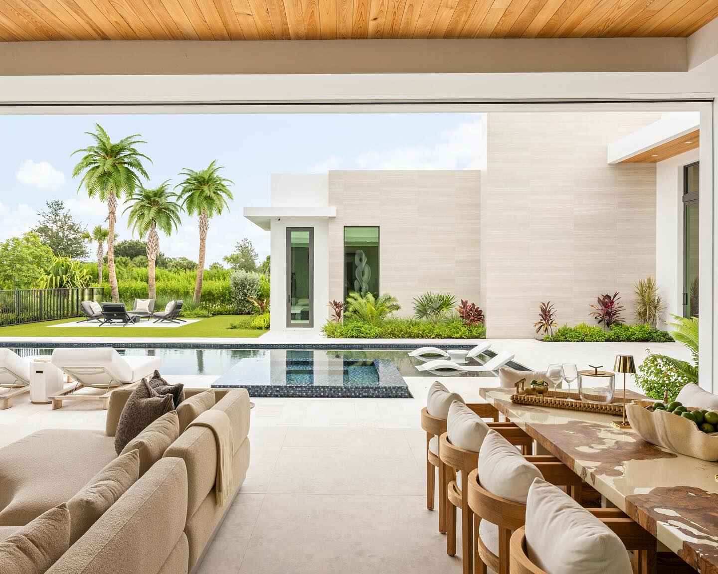 The Decorators Unlimited | Palm Beach Gardens FL