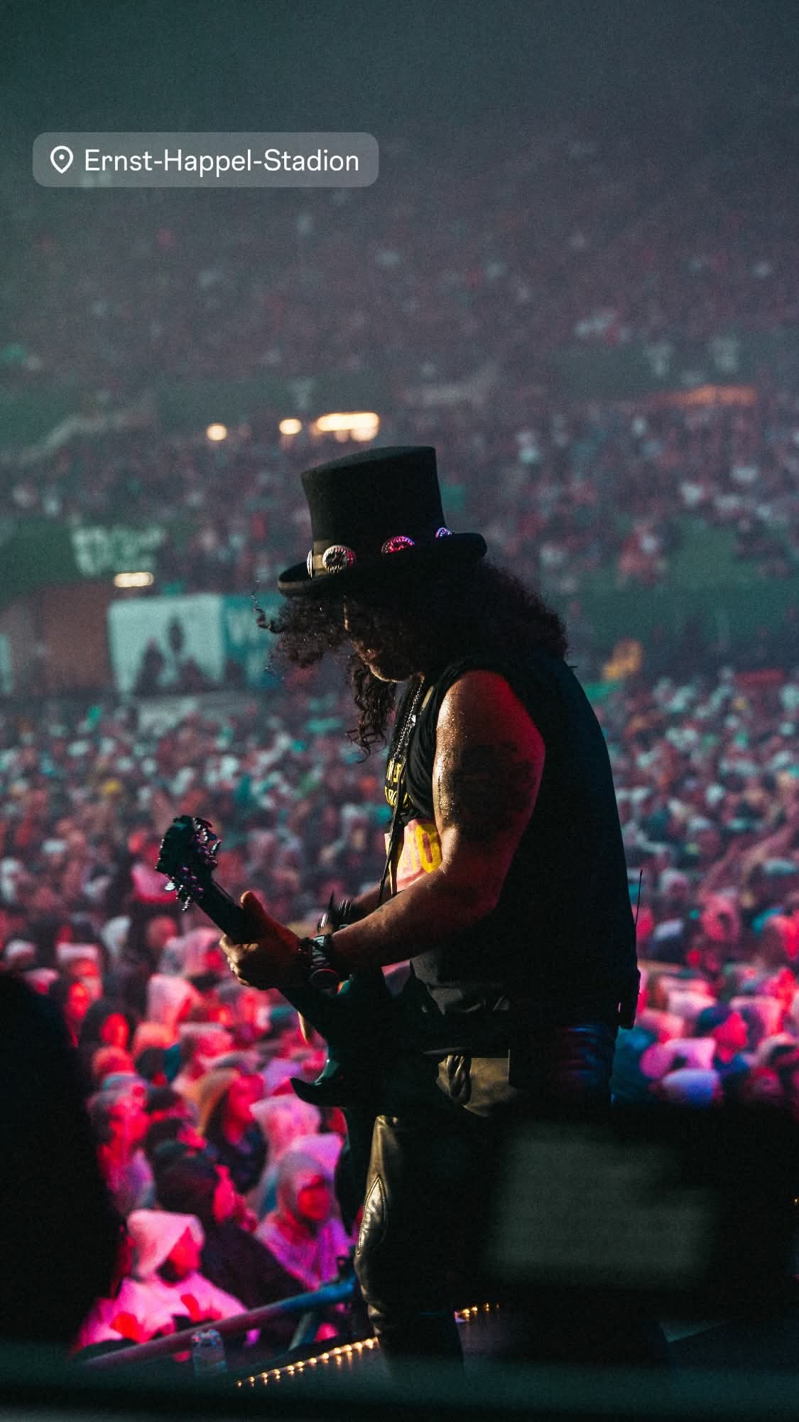 Slash News - Photos - Slash with Guns N' Roses at... | Facebook