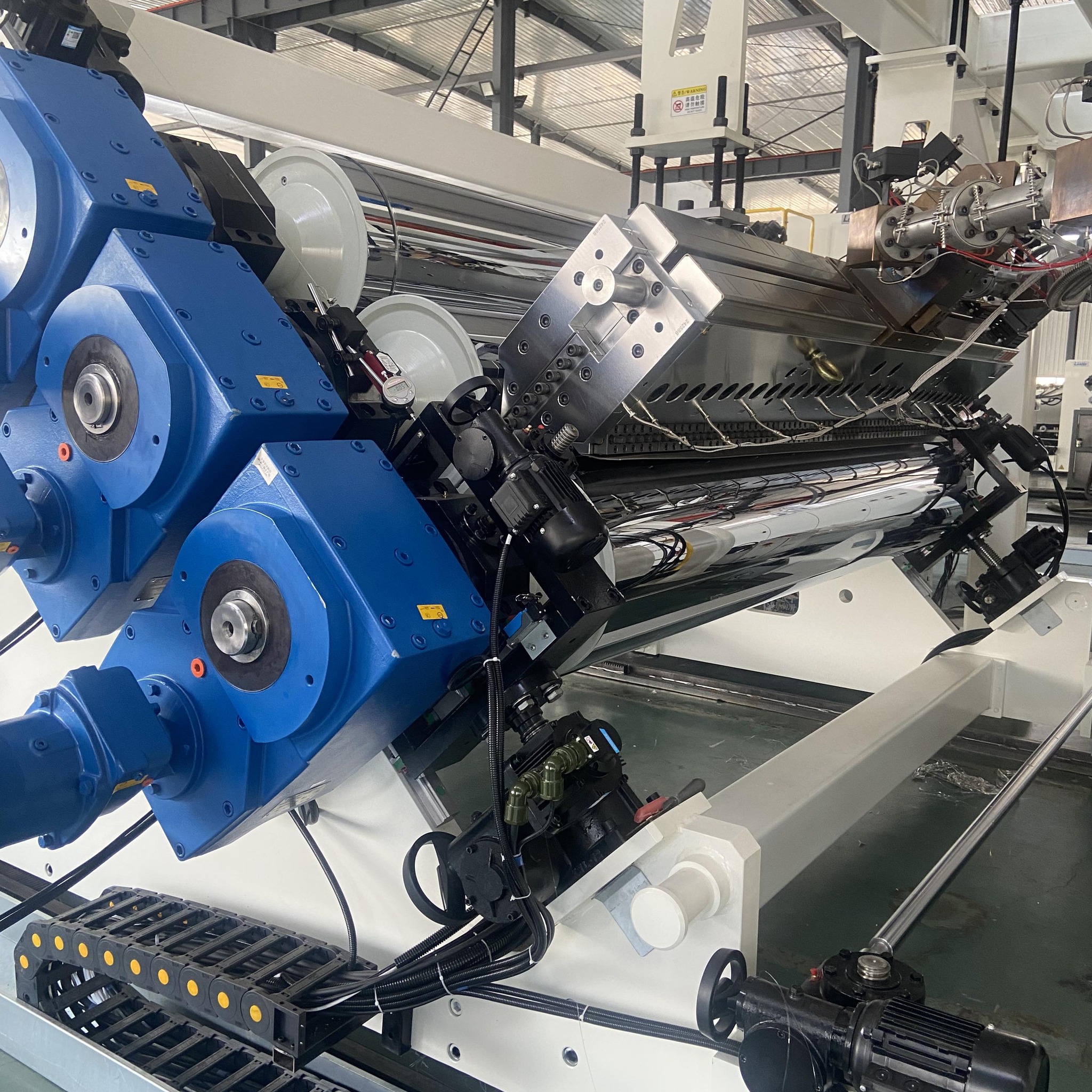 Successful Trial of 7-Meter Geomembrane Extrusion Line The factory ...