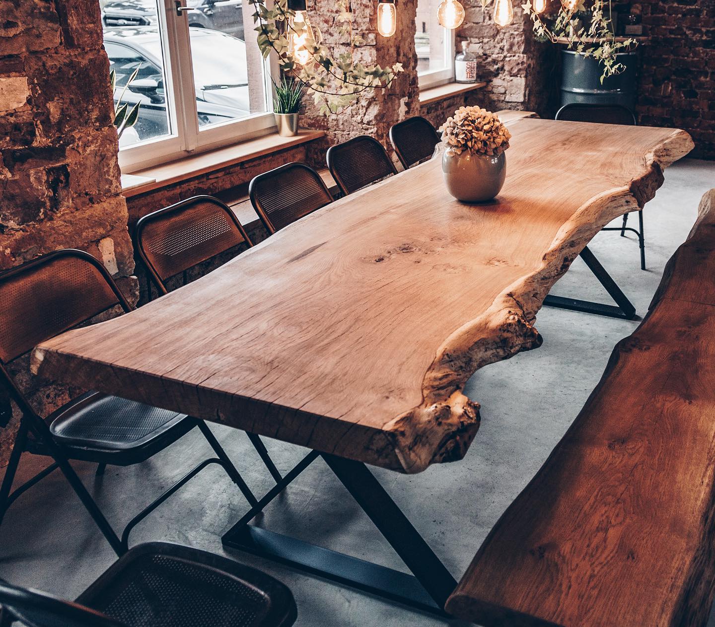 Baumtisch Mammut] maße: 3m x 1m Eiche shop -> www.stevenbay.design #baumtisch #tisch #oak #table #esszimmer #esstisch #handmade #handcrafted #interiordesign #interior #interiør #living #madeingermany #home #decoration #manufaktur #holz #holzarbeiten