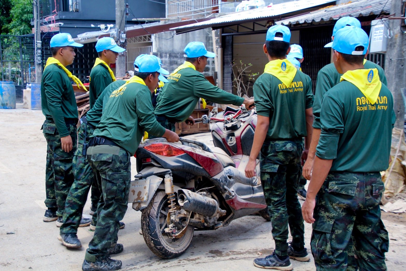 กองทัพบก Royal Thai Army added... - กองทัพบก Royal Thai Army