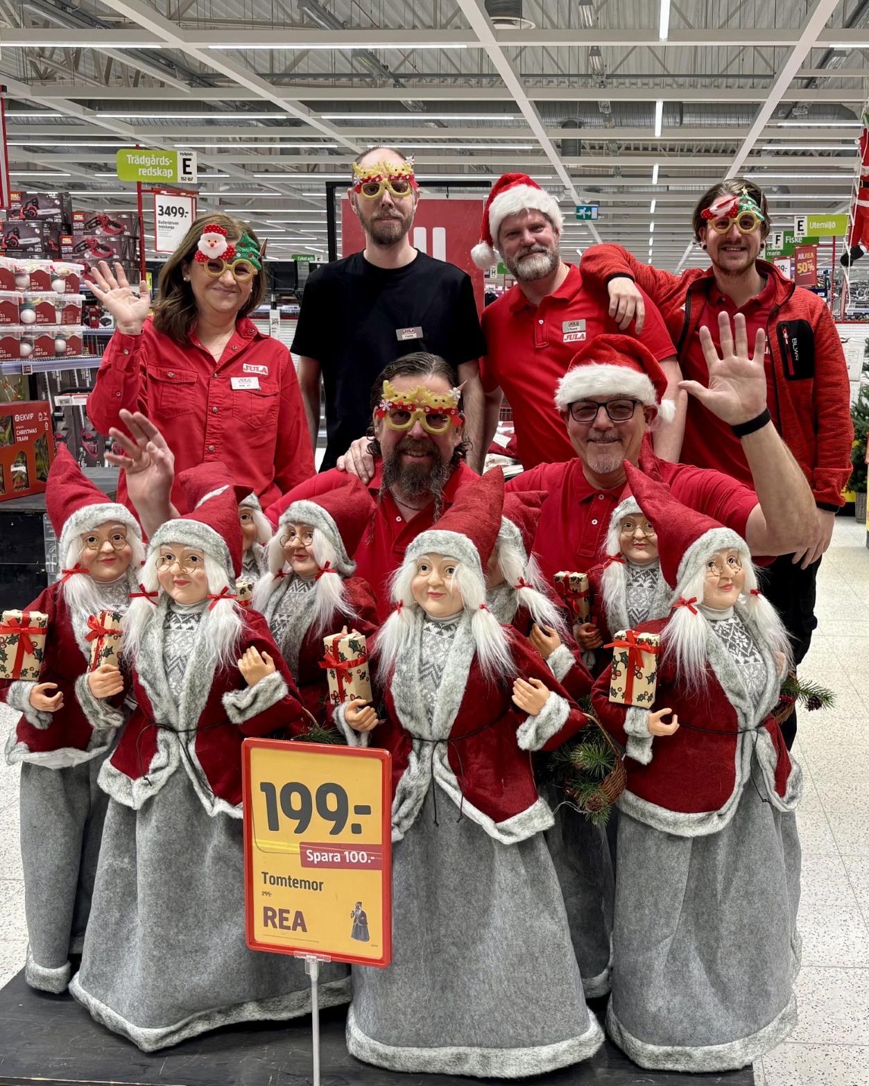 Jula - Vi önskar er alla en riktigt God Jul! 🎅 Sent ute med ...