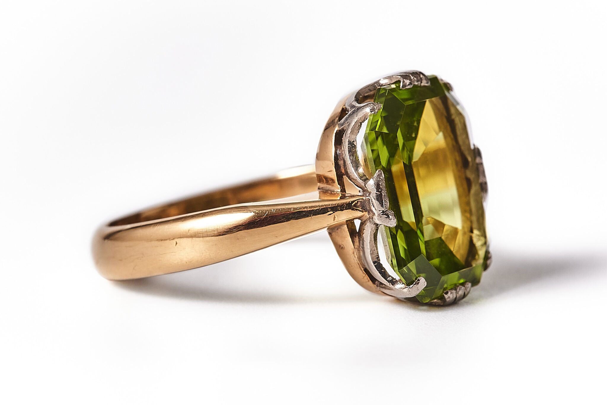 Vintage peridot ring with unique setting