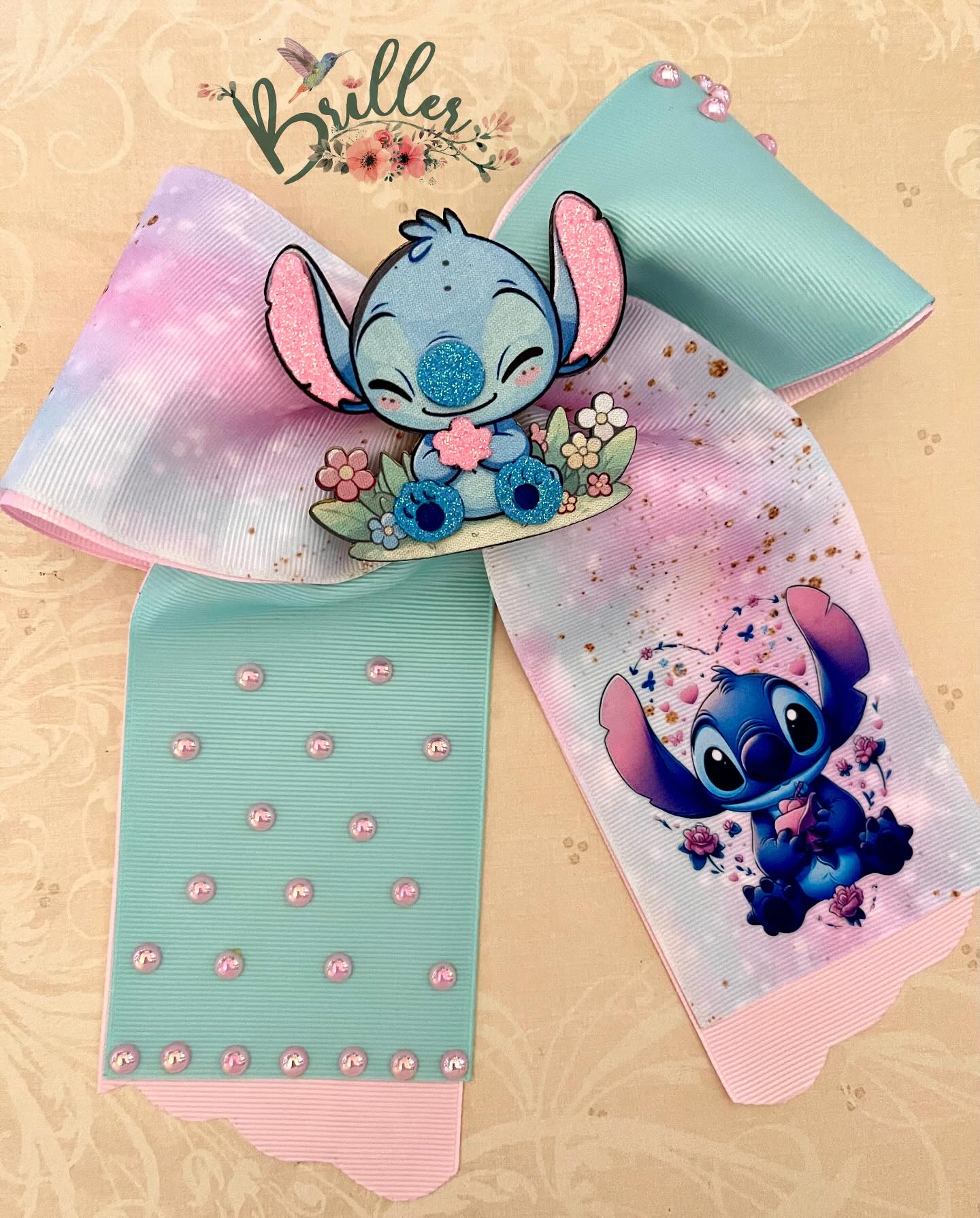 Briller gt - MOÑO STITCH🌸 Trabajado en colores pastel con... | Facebook