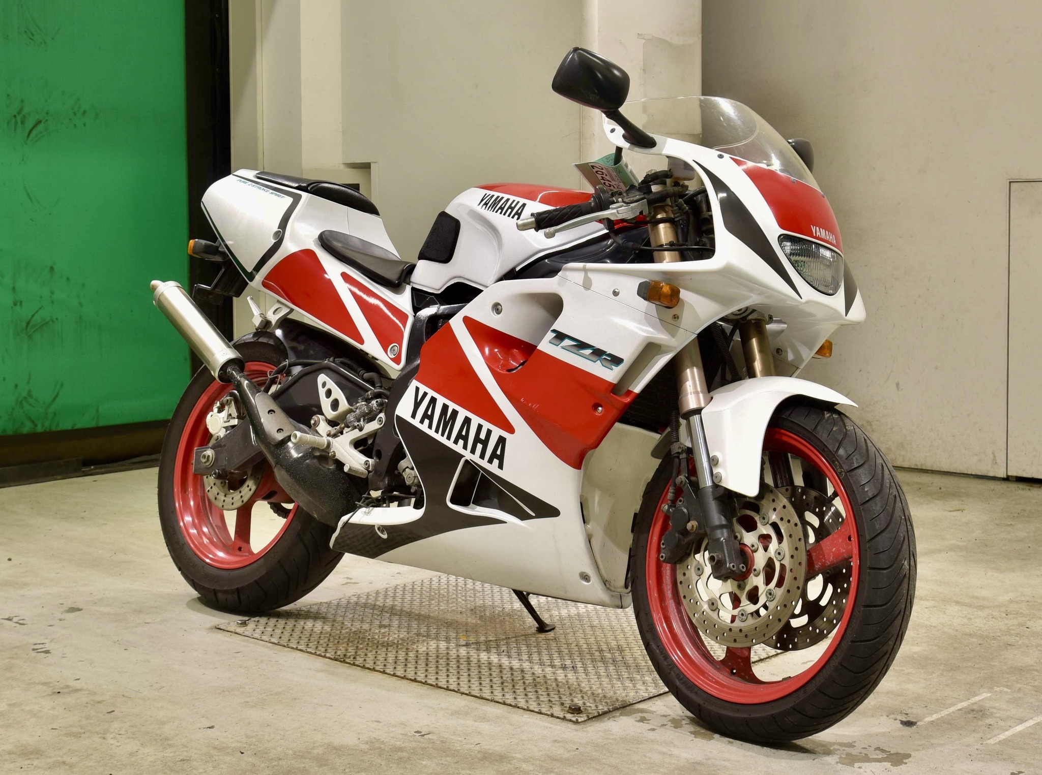 Yamaha TZR250 