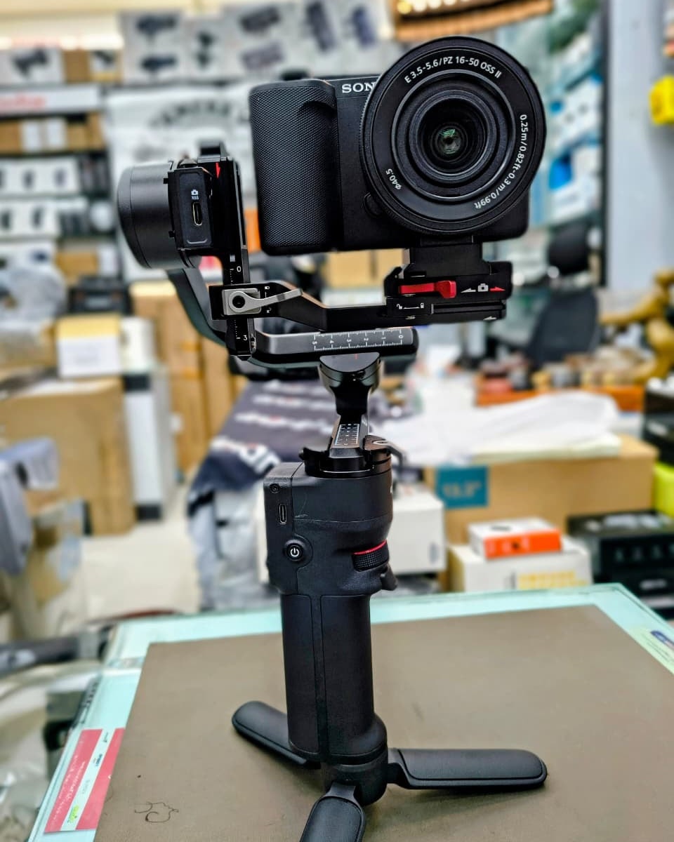 Sony ZV-E10 mark II Sony 16-50mm II Dji RS3 mini Sandisk 512GB SD