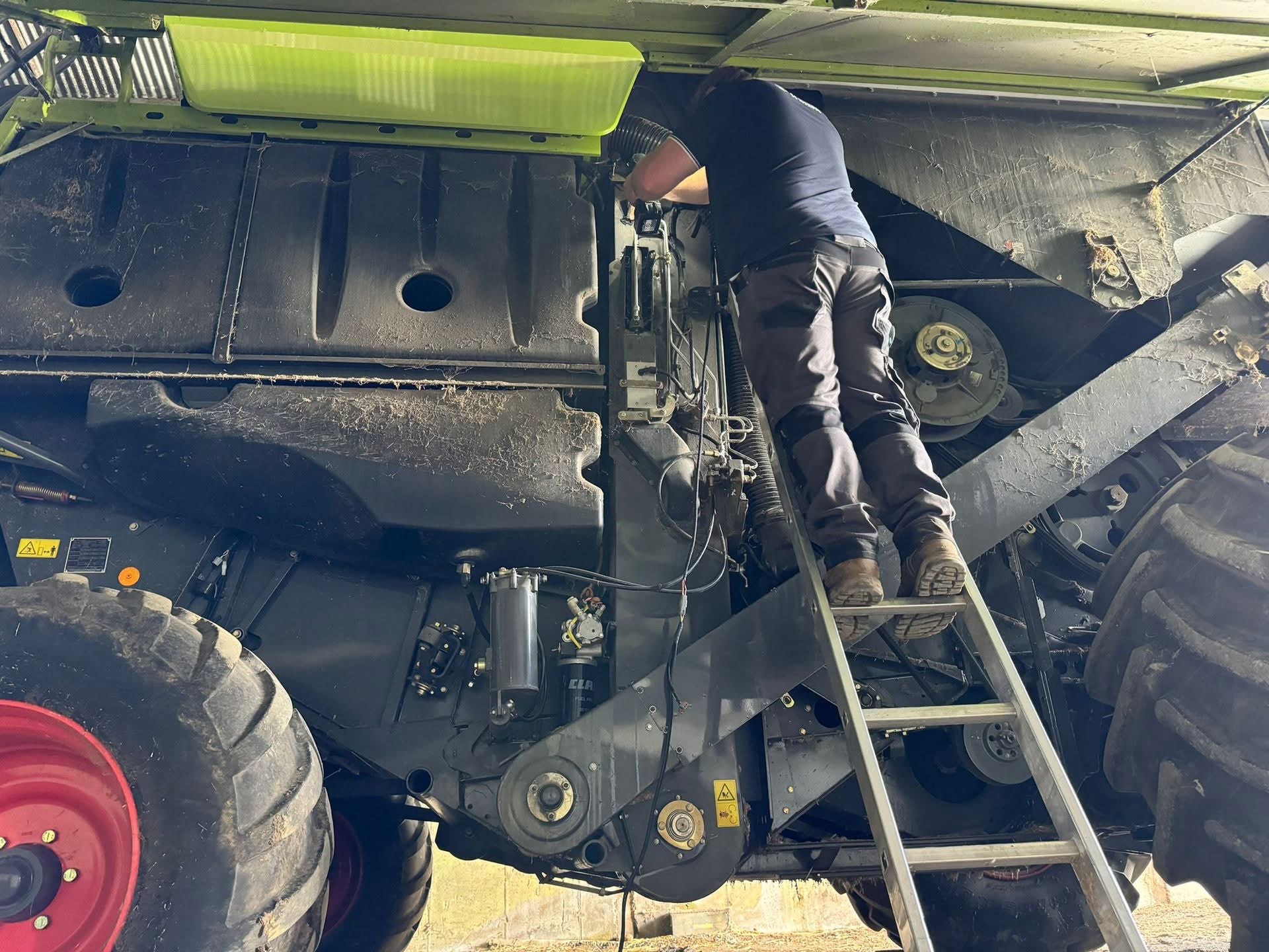 Vantage - Another yield monitor fitted to a Claas combine ready for the ...