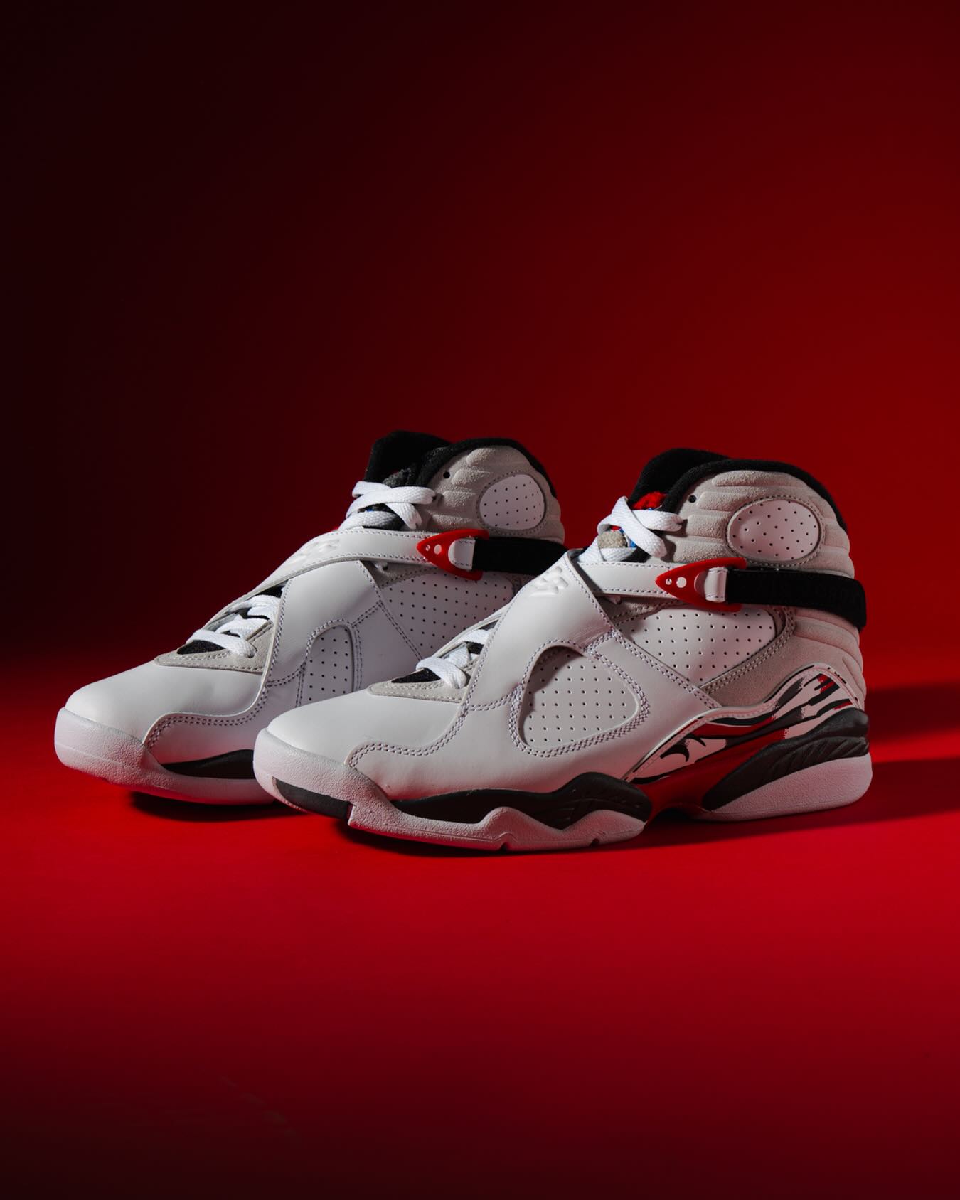 Air Jordan 8 Retro “Bugs Bunny”, on-line at 00.01 and later in 