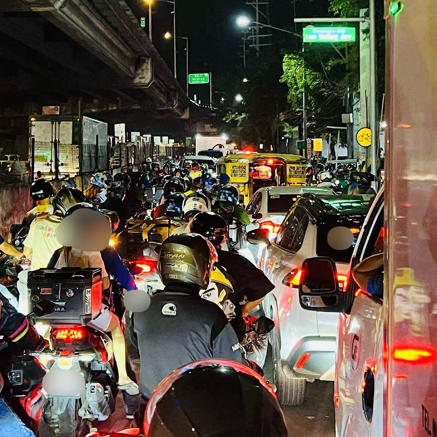 VISOR - From Charles Jongco: “SLEX west service road.” | Facebook
