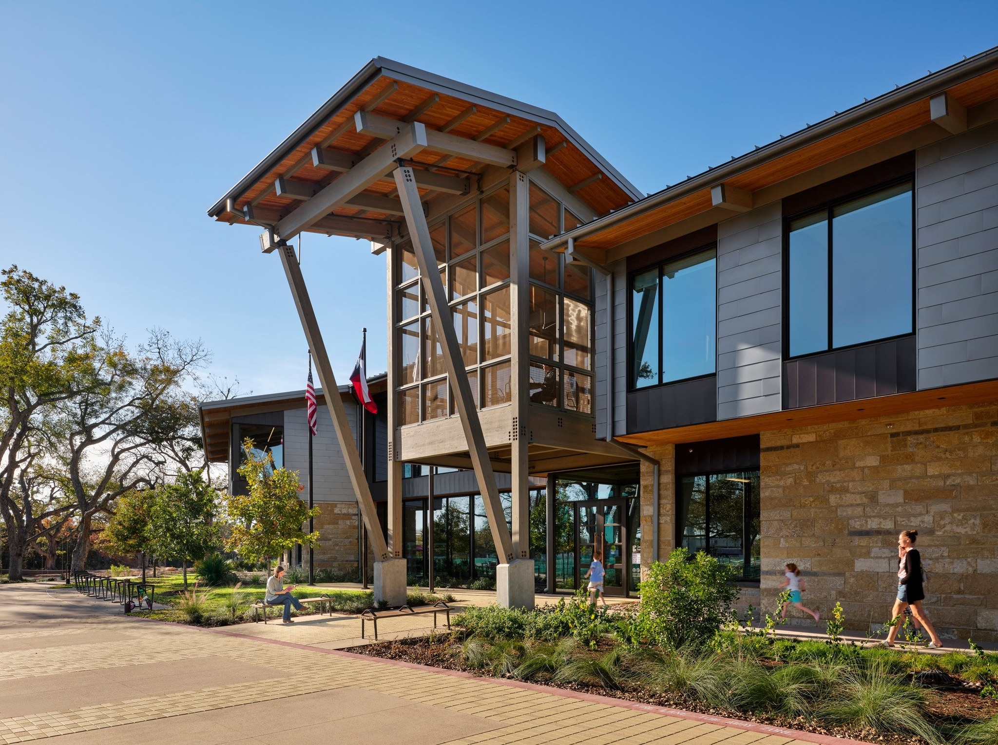 準建築人 - 歡迎回家！Lake Flato Architects 打造 Cedar Park Public Library 公共圖書館，家門 ...
