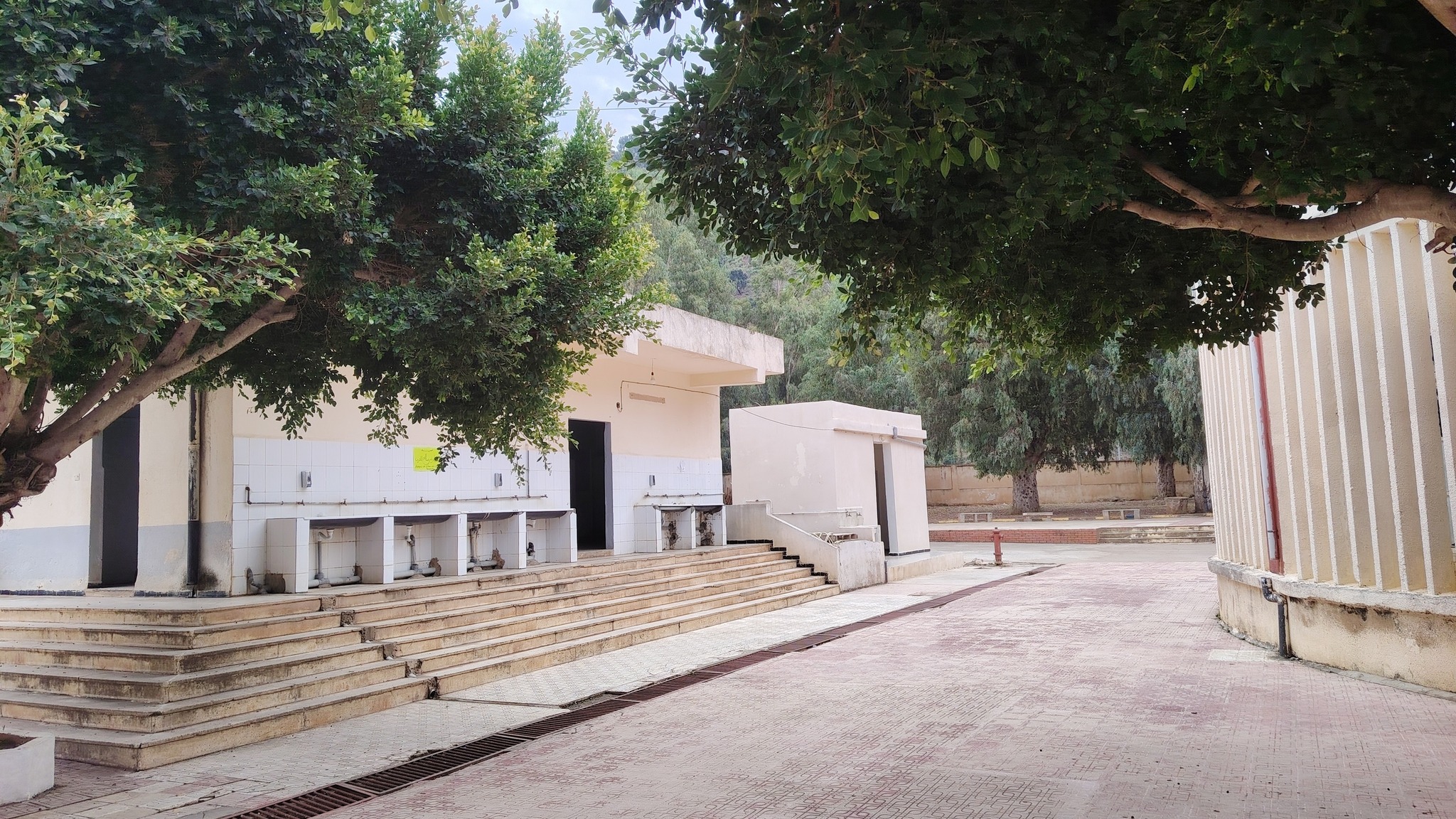 ثانوية الشهيد عبان رمضان ملبو Lycée Abane Ramdane Melbou