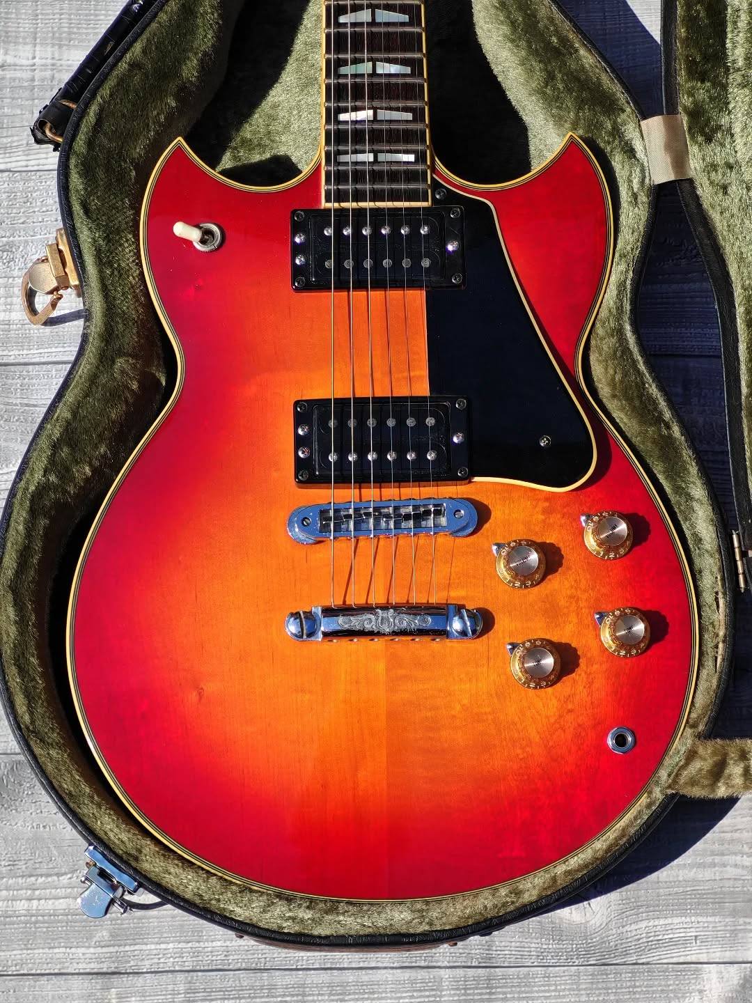 Left handed Yamaha SG-1000 guitar from 1979 with split-coil taps