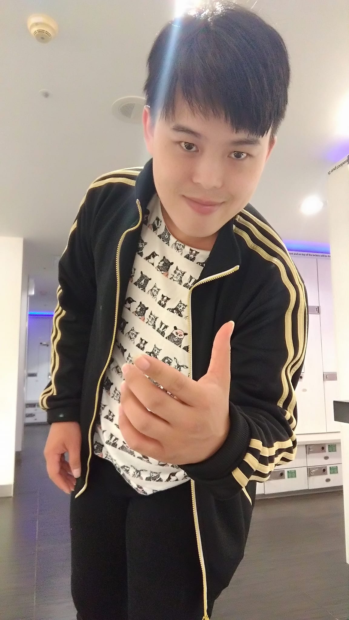 散戶中的霸主-王希銘-成功致富又快樂 - 台指期夜盤收盤大跌700多點 比特幣也慘崩到87500 但我一點也不擔心 快樂吃早餐 🍔😎👍 ...