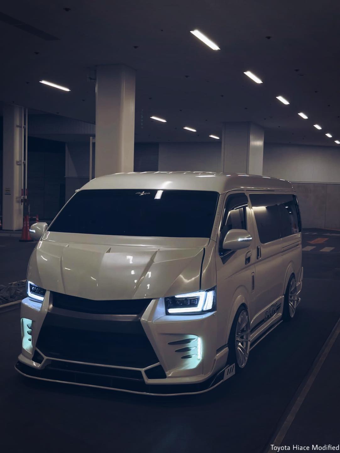 Toyota Hiace Modified