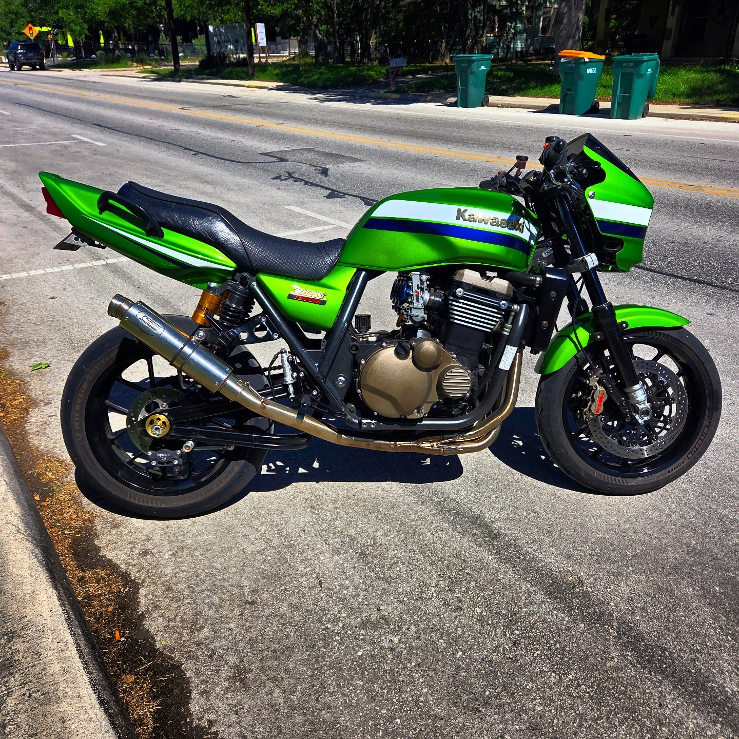 Just a little weekend ride on our 2 up ZRX ?? Have a great week 