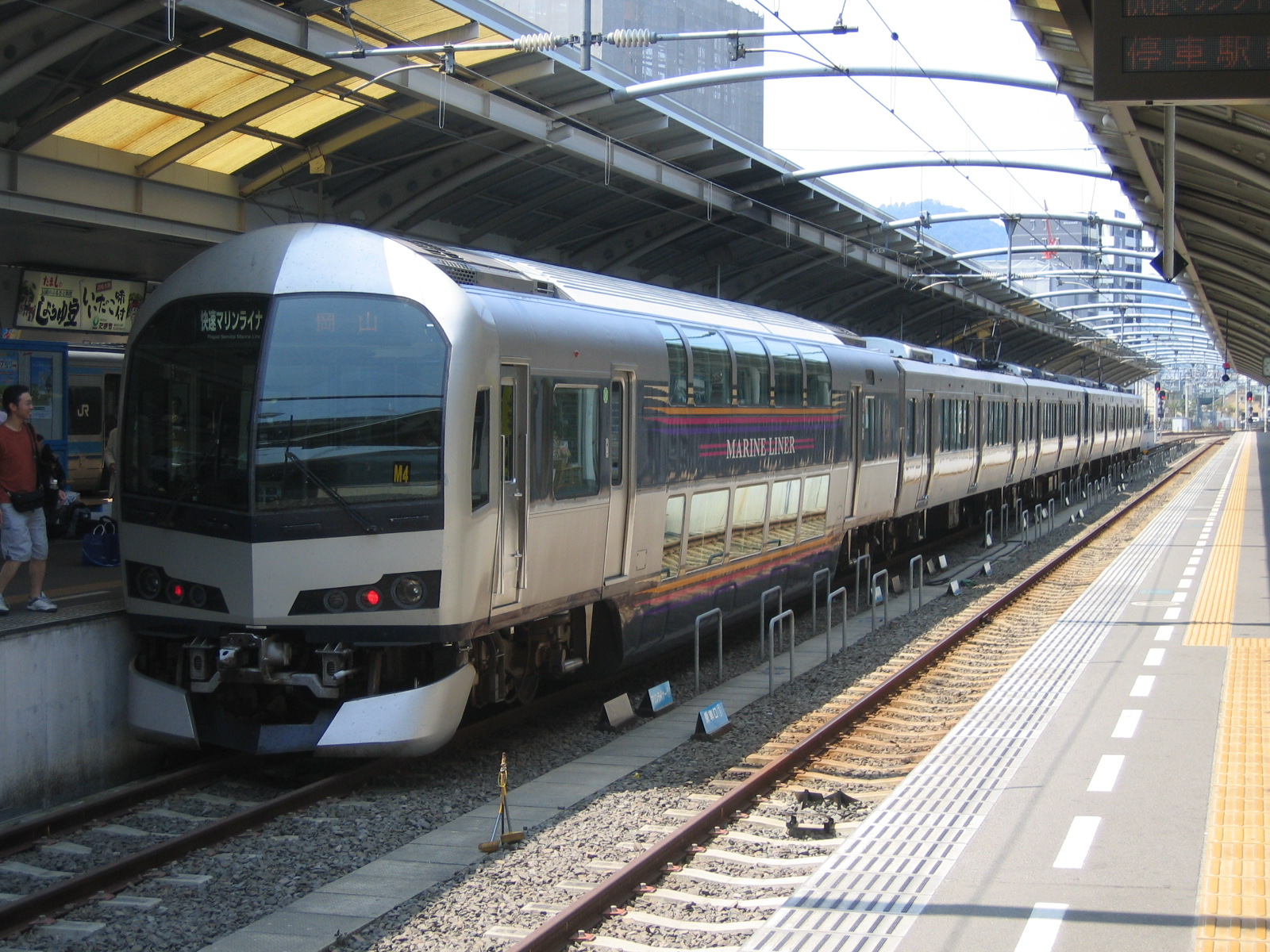 2003年に運転開始した本四連絡・現マリンライナー号、JR四国の5000系3