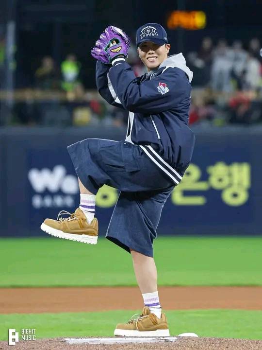 2017 Baseball⚾ Japan league - Hanshin Tigers First Pitch - Jeon