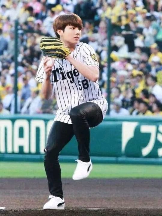 ピ*ト様 [Jung Kook for  ] ベースボール 2017 Baseball⚾ Japan league - Hanshin Tigers First Pitch - Jeon