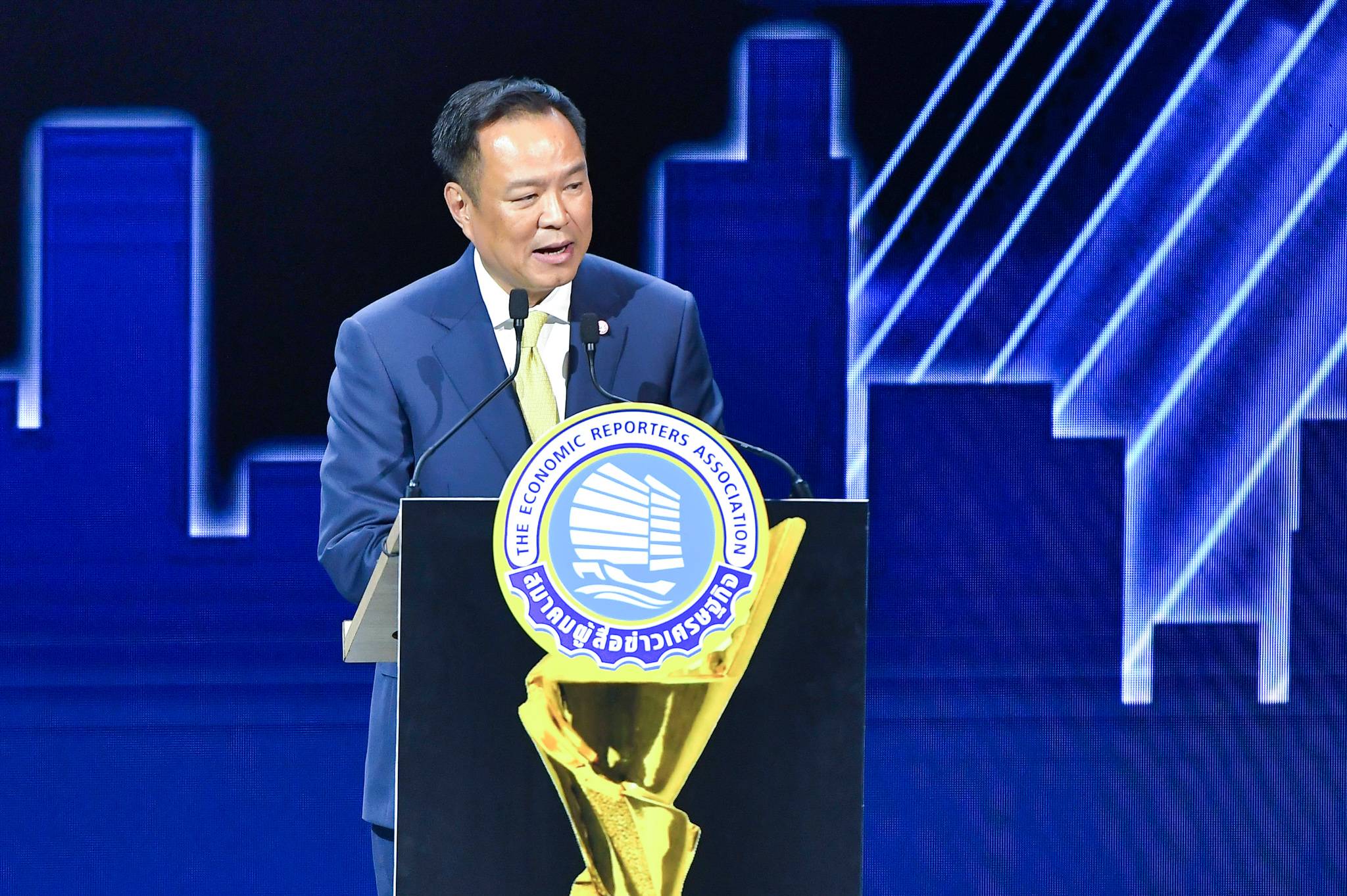 Thai - At the 2025 Annual Thai Economic Seminar, Prime Minister Anutin ...