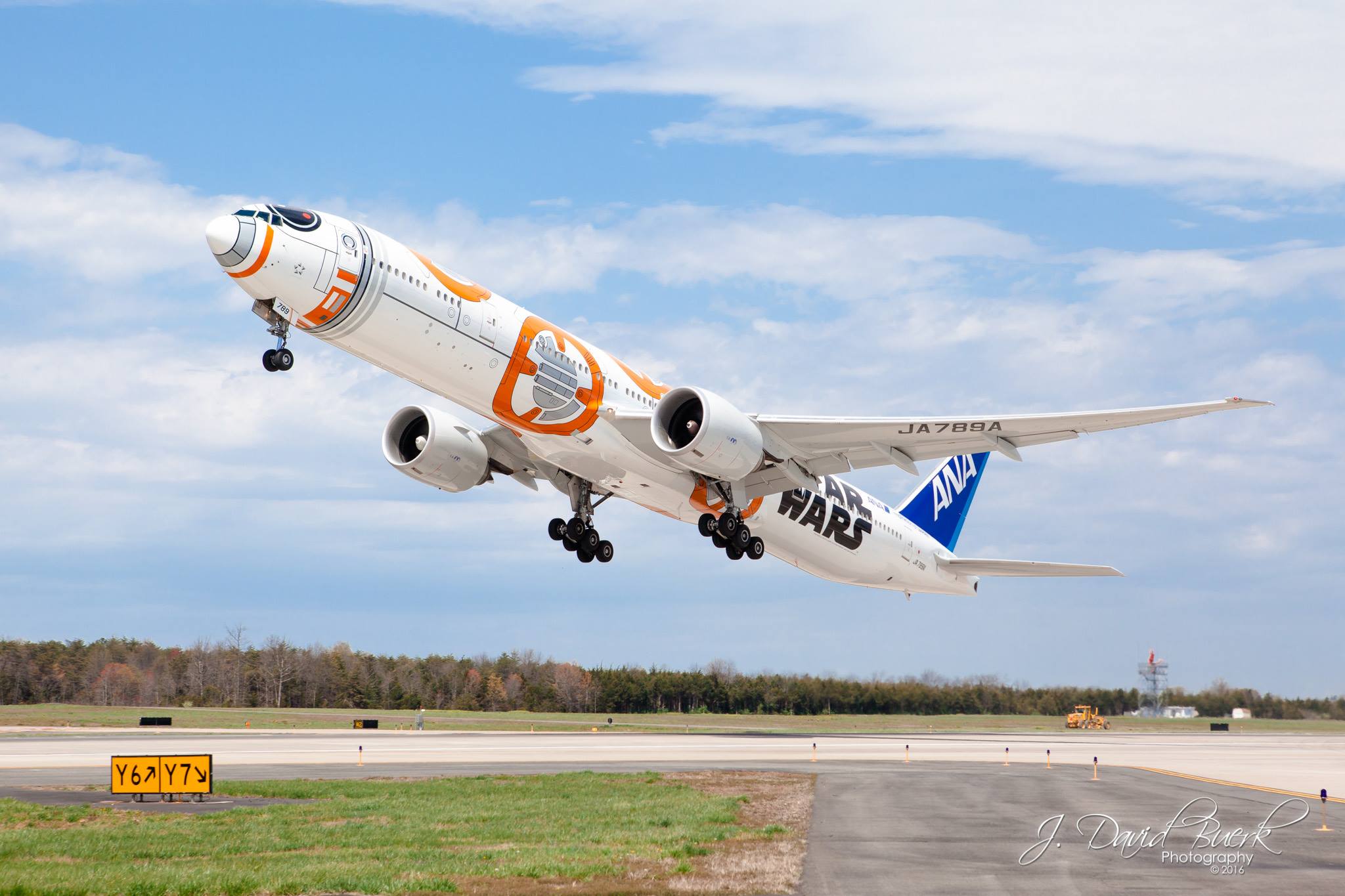 Star Wars fans and Aviation geeks came together yesterday for the