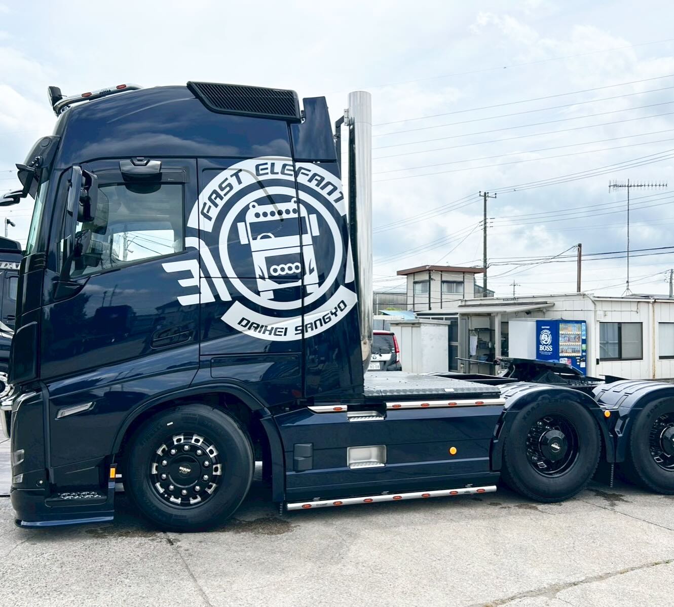 volvo_trucks.jp - volvo_trucks.jp added a new photo.