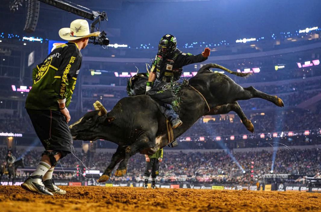 Rodeo - Great photograp! 📸 #rodeonewsbroadcast #rodeo #pbr | Facebook