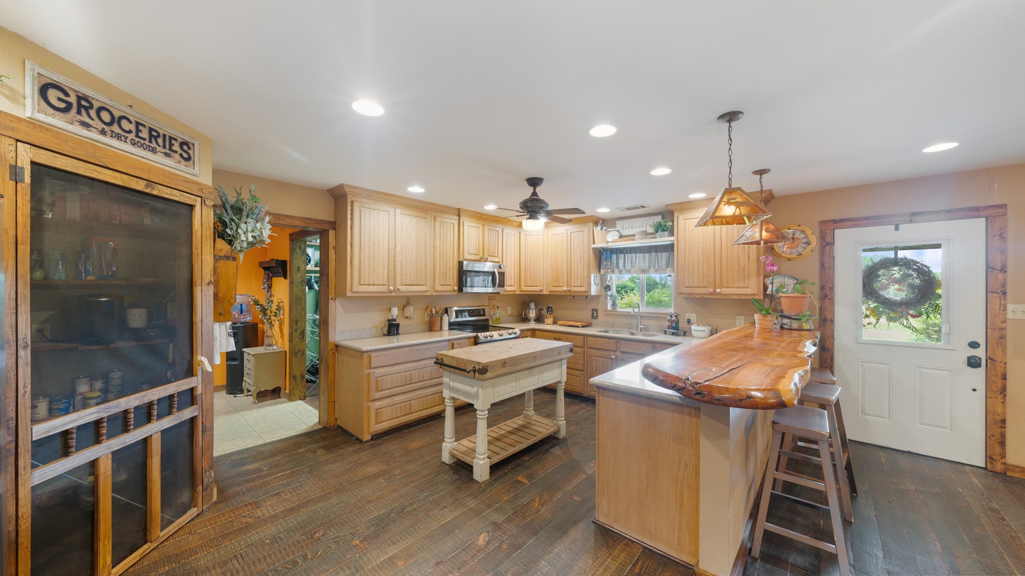 Kelsey... - Kelsey Davis with Elsie Halbert Real Estate LLC