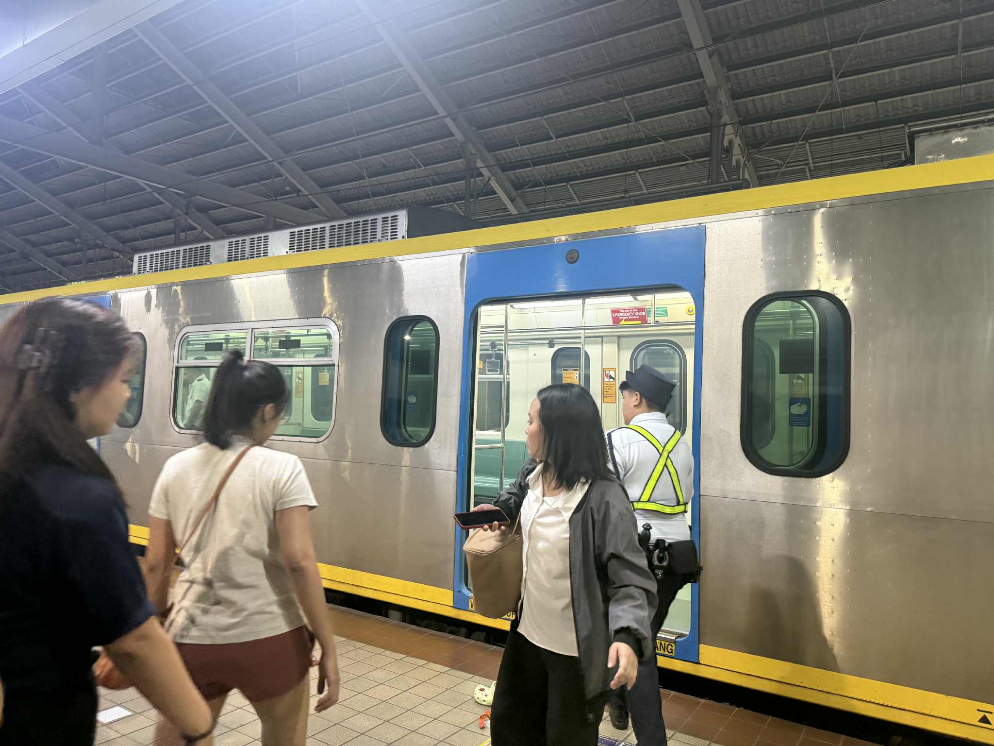 Philippine - Passengers who shouted, “There’s smoke. Something’s going ...