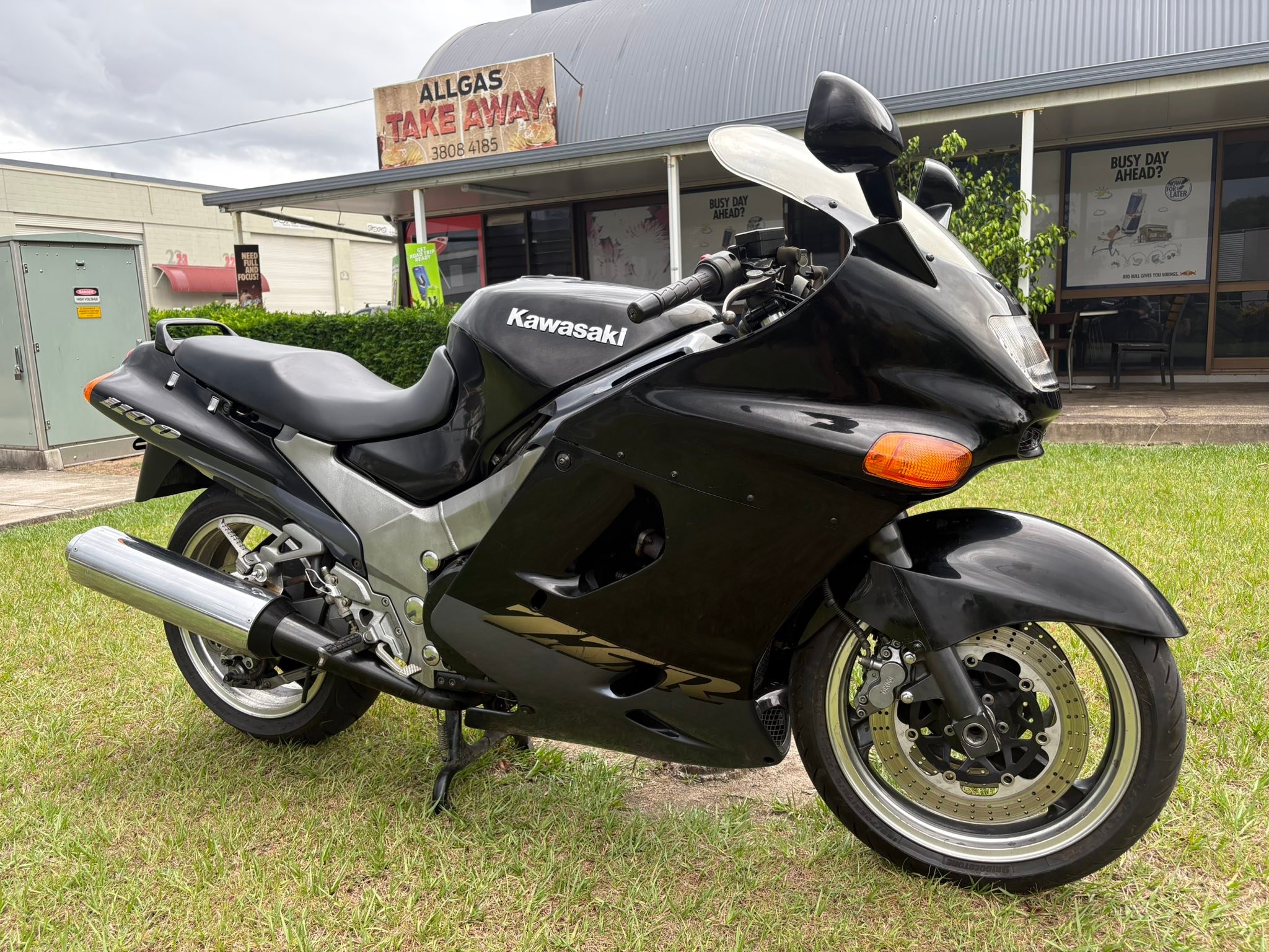 The 1998 Kawasaki ZX-11! Here's a brief history brief:- The