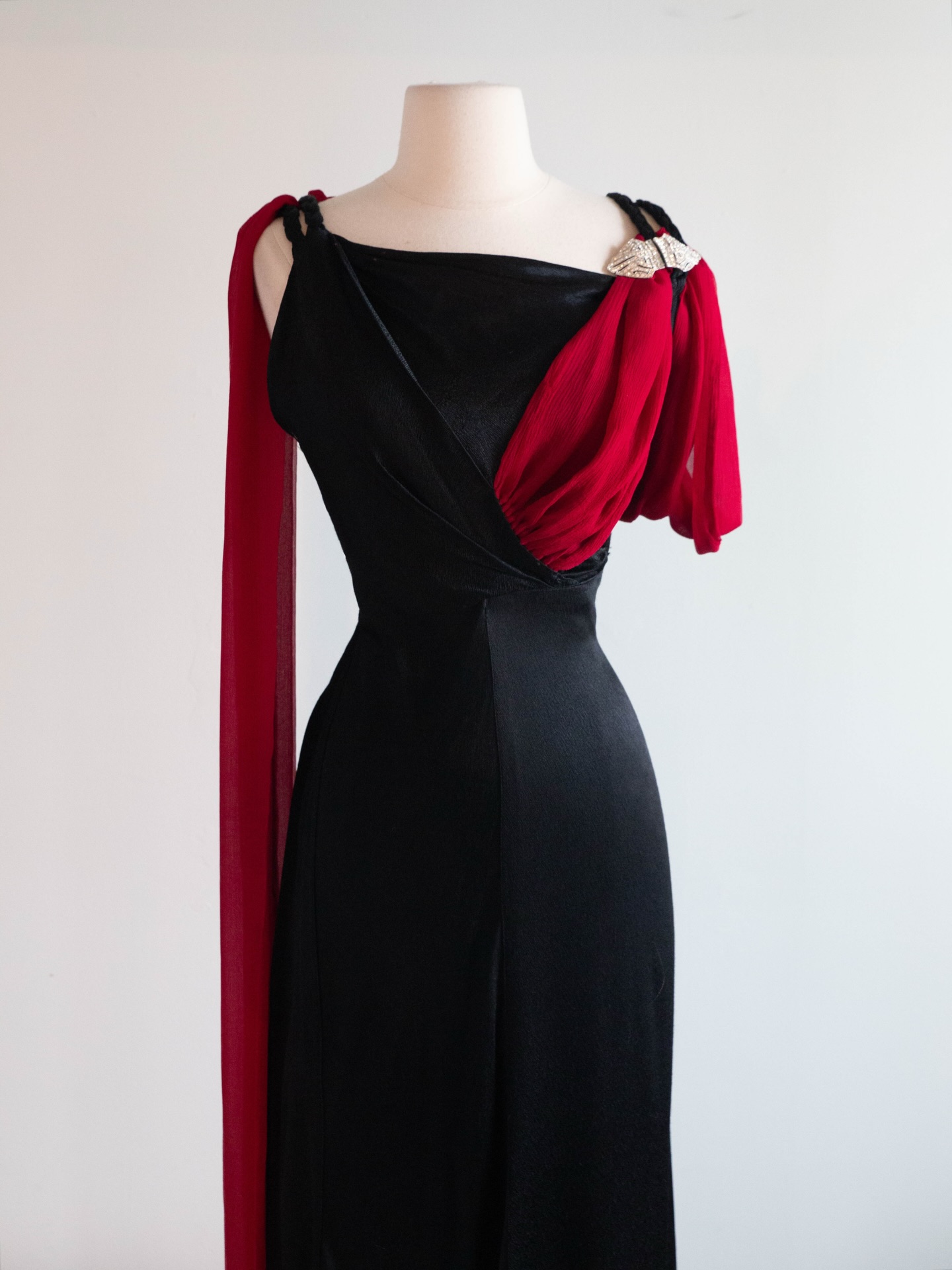 bias cut formal dress 1930s black evening gown with red silk chiffon sash 3xl
