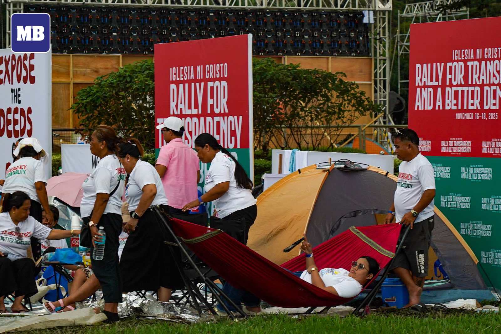 MANILA - Members of the religious group Iglesia ni Cristo (INC) join ...